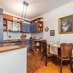 Vintage And Warm 2Br Apartament In Tirana