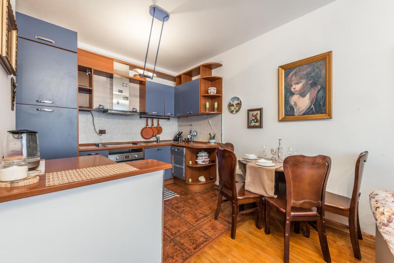 Vintage And Warm 2br In