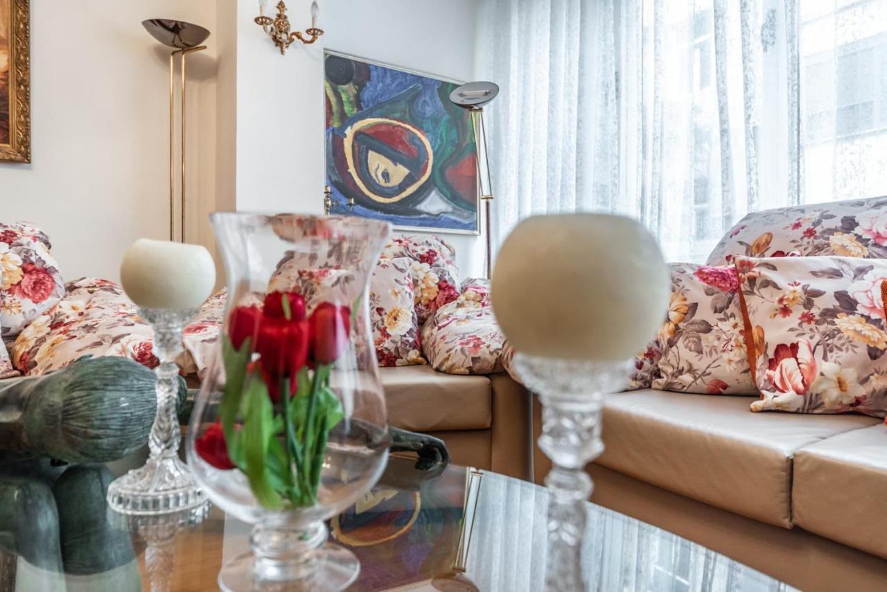 Vintage And Warm 2br In
