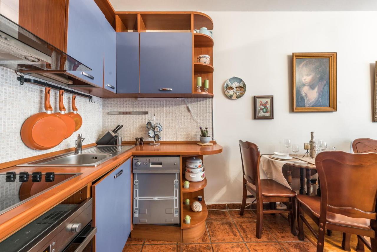 Apartament Vintage And Warm 2br In *