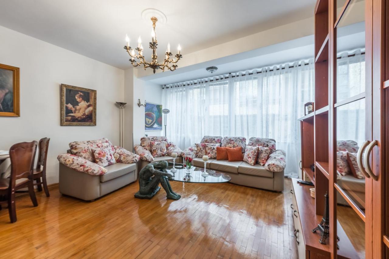 Vintage And Warm 2br In Tirana