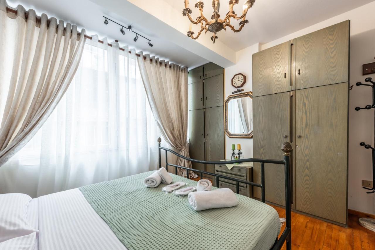 Vintage And Warm 2br In Apartament Tirana