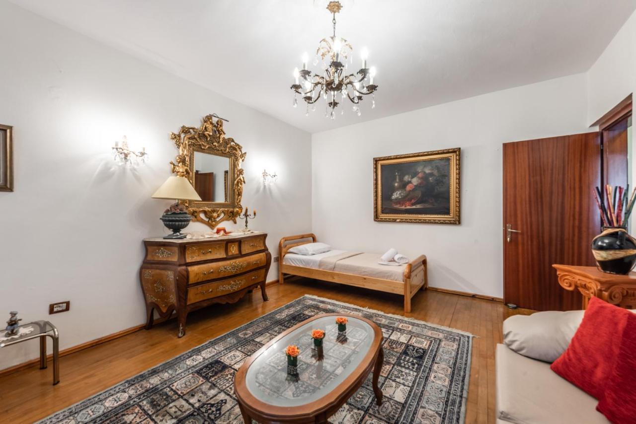 Vintage And Warm 2br In Apartament Tirana