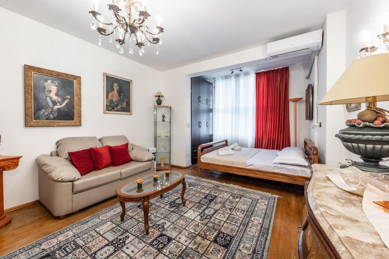 Vintage And Warm 2br In Apartament
