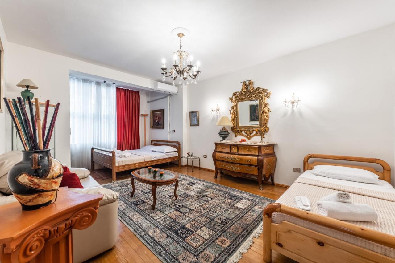 Vintage And Warm 2br In