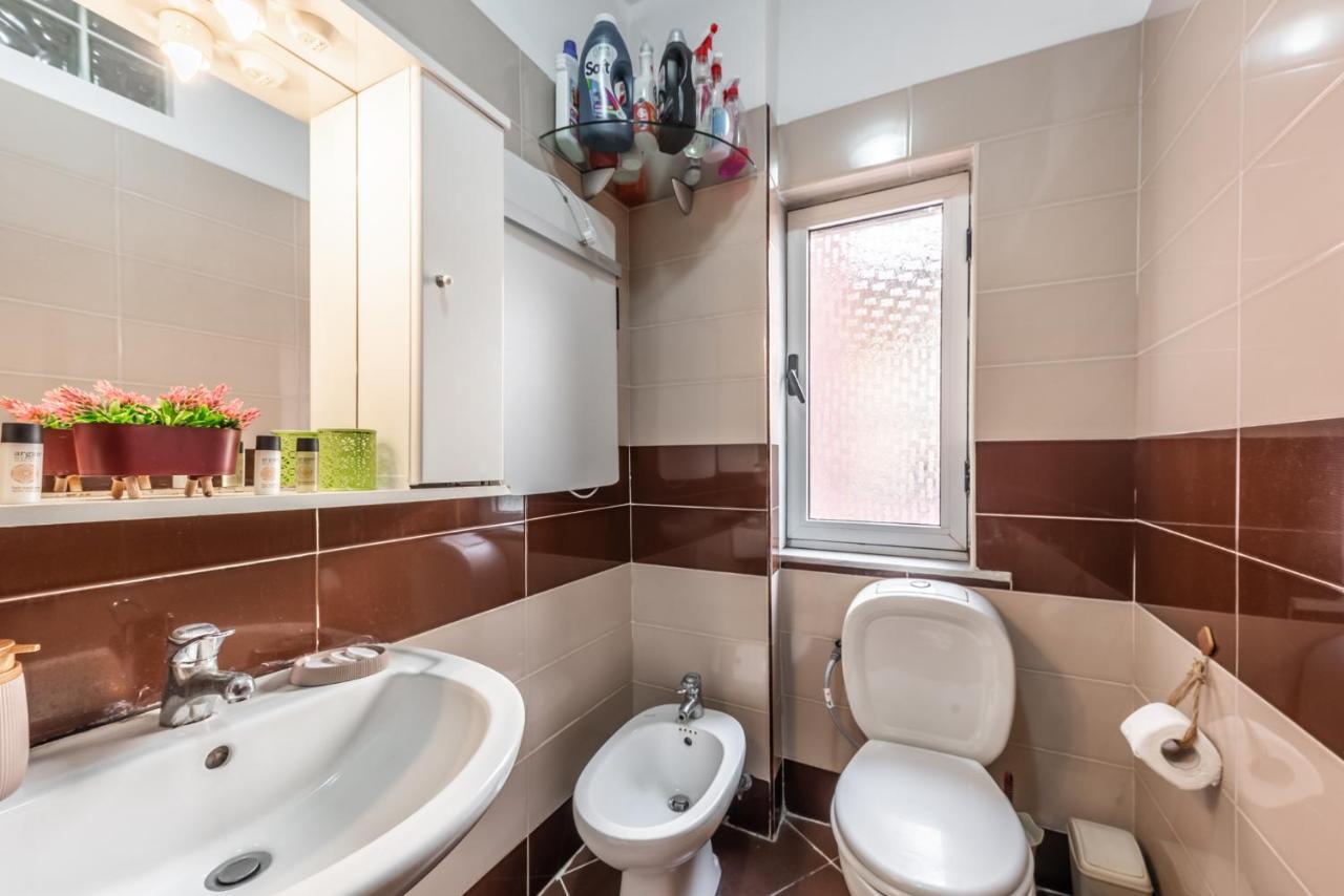 Vintage And Warm 2br In Apartament Tirana